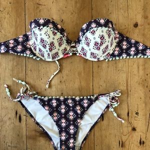 Victoria’s Secret bikini